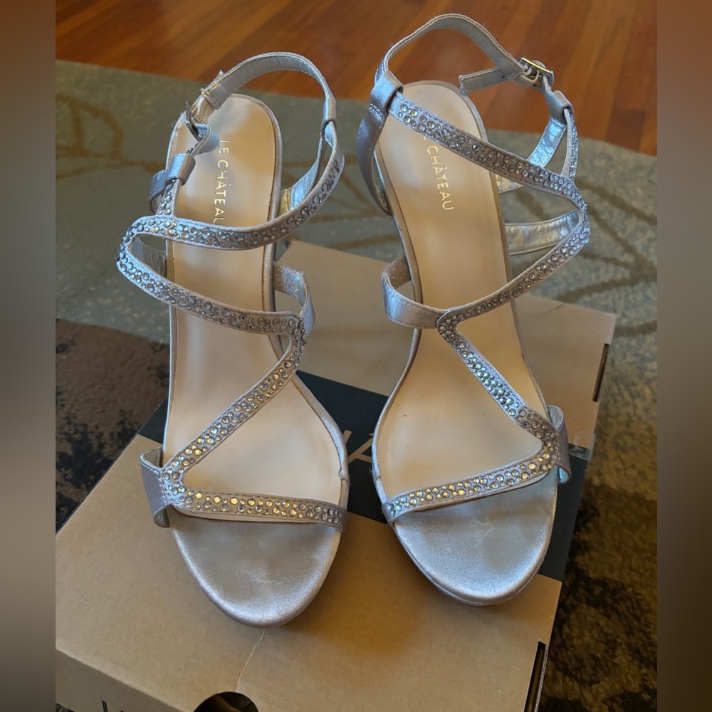 Silver Heels - Picture 2 of 5